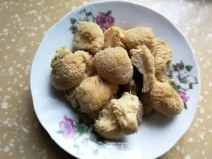 Make Chicken soup with sea cucumber mushrooms step 1