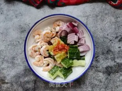 Make cucumber onion shrimp step 8
