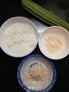 Make Dry melon soup step 0