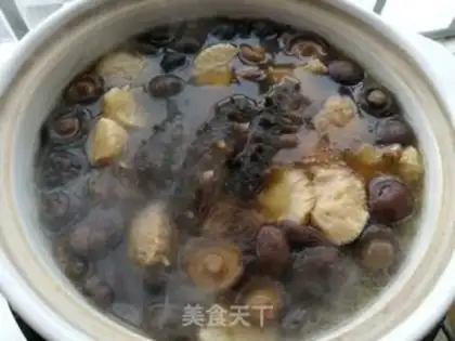 Make Chicken soup with sea cucumber mushrooms step 8