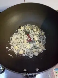 Make Dry melon soup step 2