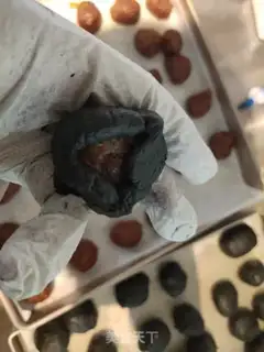 Make Rose, black pineapple step 12