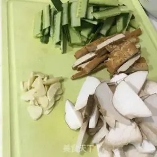 Make Five flowers, cucumber apricot step 0