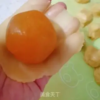 Make pineapple mooncake step 5