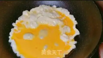 Make Garlic fried eggs step 5