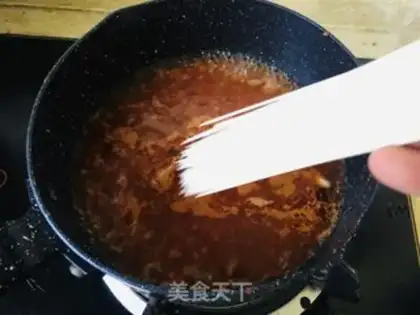 Make Beef ketchup noodles step 1