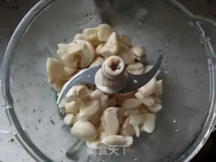 Make Gold and silver garlic sauce step 0