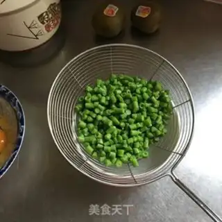 Make Soybeans fried eggs step 1