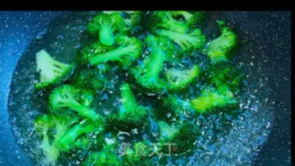 Make Garlic broccoli step 2