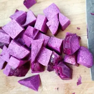 Make The purple mountain medicine, the rice chop soup step 1