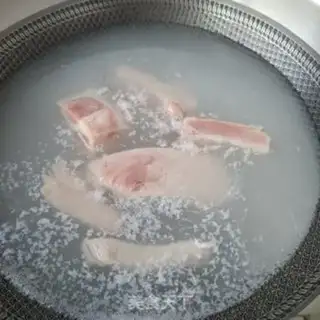 Make The purple mountain medicine, the rice chop soup step 2