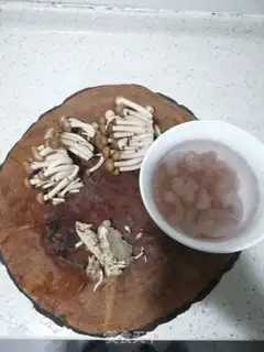 Make Crab mushroom shrimp fried eggs step 1