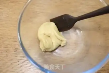 Make Green bean milk mooncake step 2