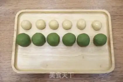 Make Green bean milk mooncake step 3