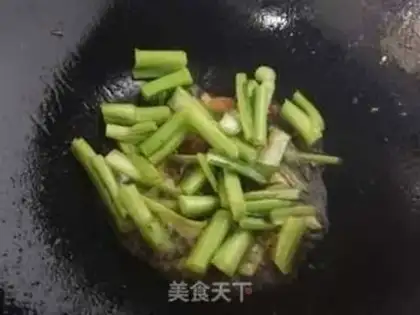 Make A melon-bread soup step 0