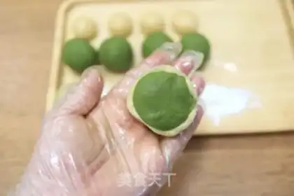 Make Green bean milk mooncake step 5