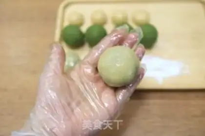 Make Green bean milk mooncake step 6