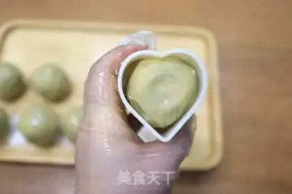 Make Green bean milk mooncake step 8
