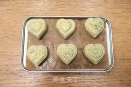 Make Green bean milk mooncake step 12