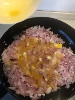 Make Onion fried eggs step 4