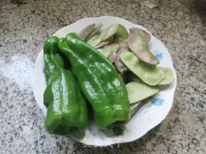 Make Wrinkled peppers and lentils step 0