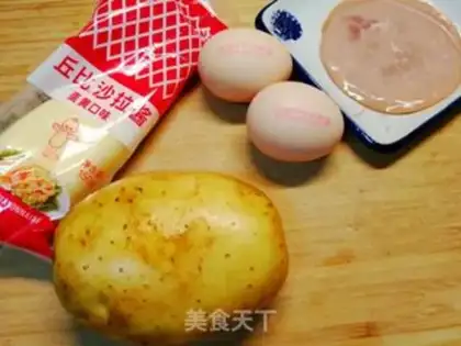 Make Japanese potato egg salad step 0