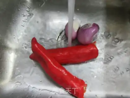 Make Paprika onions step 1