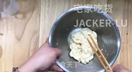 Make Squeeze meat mooncake step 2