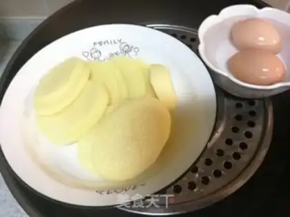 Make Japanese potato egg salad step 1