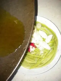 Make Hands tore garlic step 7