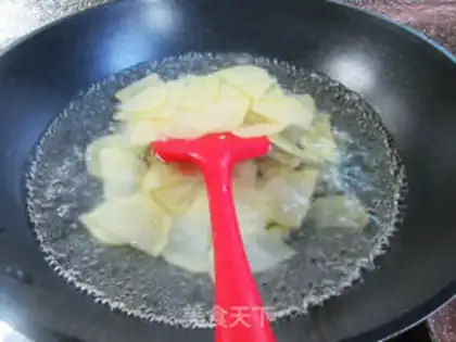Make Five velvet velvet, fried potato chips step 1
