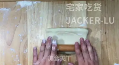 Make Squeeze meat mooncake step 18