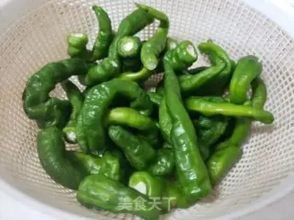 Make Pie pepper and peanut rice step 0