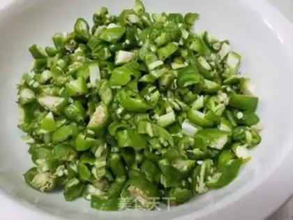 Make Pie pepper and peanut rice step 1