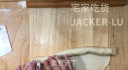 Make Squeeze meat mooncake step 20