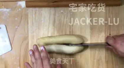 Make Squeeze meat mooncake step 21