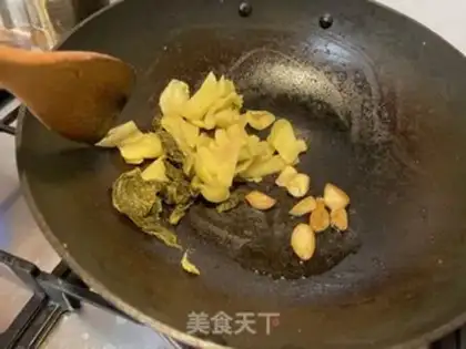 Make Sour soup and flowers step 1