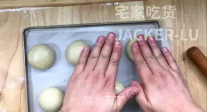 Make Squeeze meat mooncake step 28