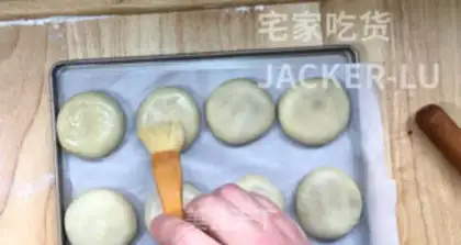 Make Squeeze meat mooncake step 29