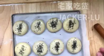Make Squeeze meat mooncake step 30