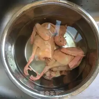 Make A mushroom stew pigeon step 0