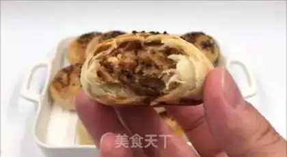 Make Squeeze meat mooncake step 33