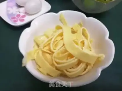 Make Pie egg toast breakfast step 6