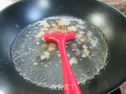 Make Wrinkled pepper fried abalone step 7