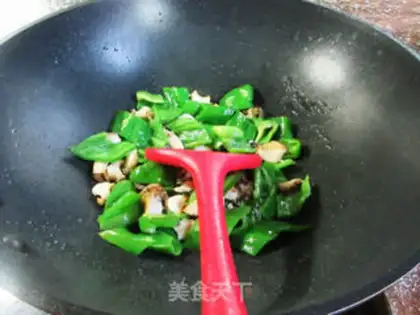 Make Wrinkled pepper fried abalone step 9