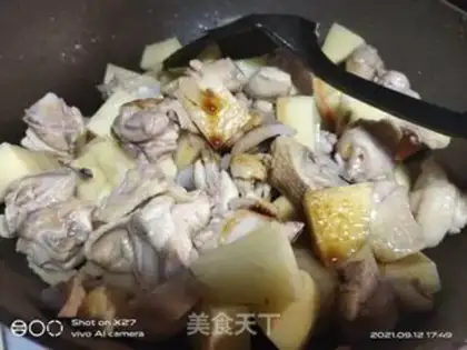 Make Curry potato chicken step 3