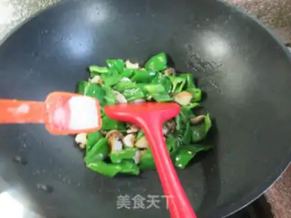 Make Wrinkled pepper fried abalone step 10
