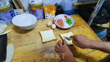 Make Toast fried eggs step 1