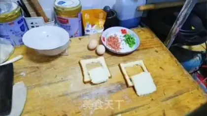 Make Toast fried eggs step 2