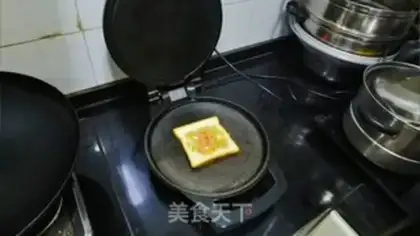 Make Toast fried eggs step 6